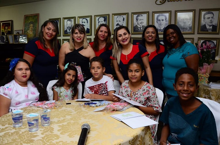 Estudantes da Escola Municipal Peixoto da Silveira declamarão poesias